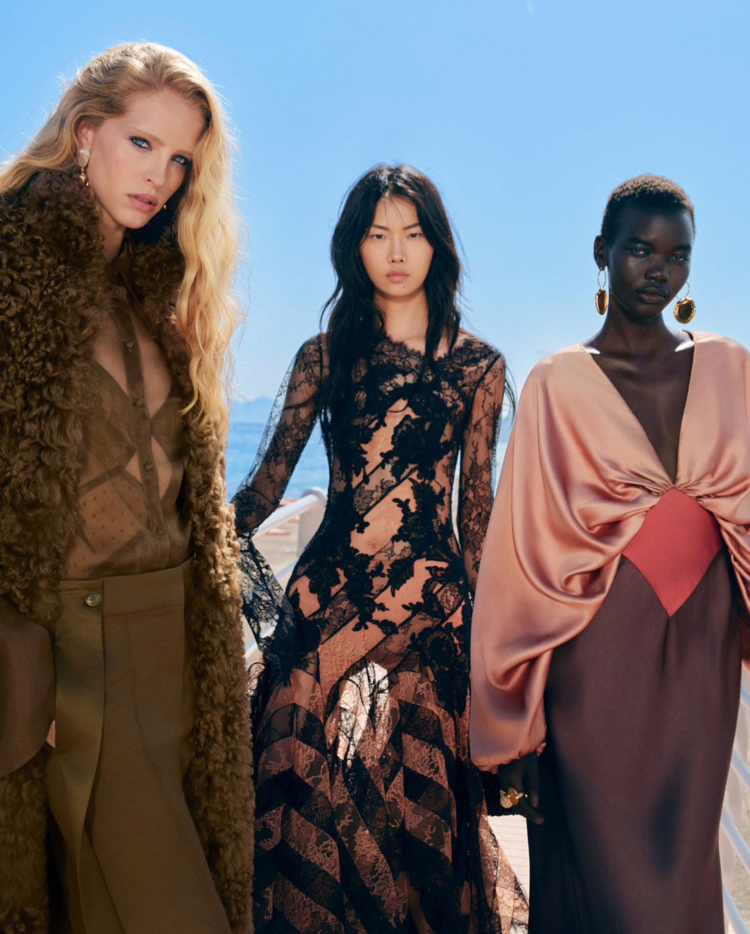 Modelos en la pasarela Zimmermann Cruise RTW 2027 con looks inspirados en la America's Cup y el espíritu náutico australiano